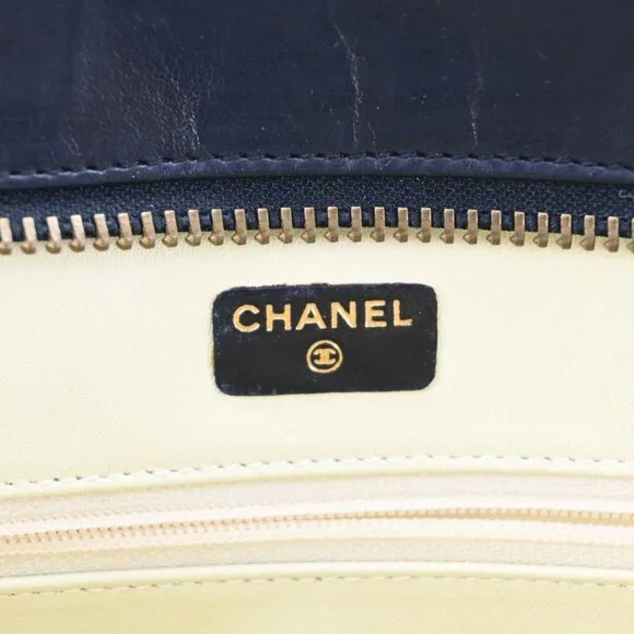 AUTHENTIC CHANEL Matelasse Black Leather Pouch Bag bsj797-121225 - Picture 15 of 16